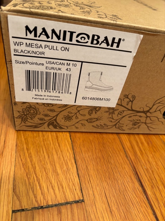 NWT Manitobah Waterproof Lined Boot main image 3